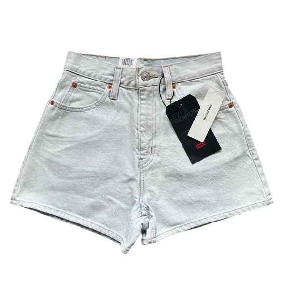 NWT Light Wash Vintage Levi's Shorts - Picture 2 of 9